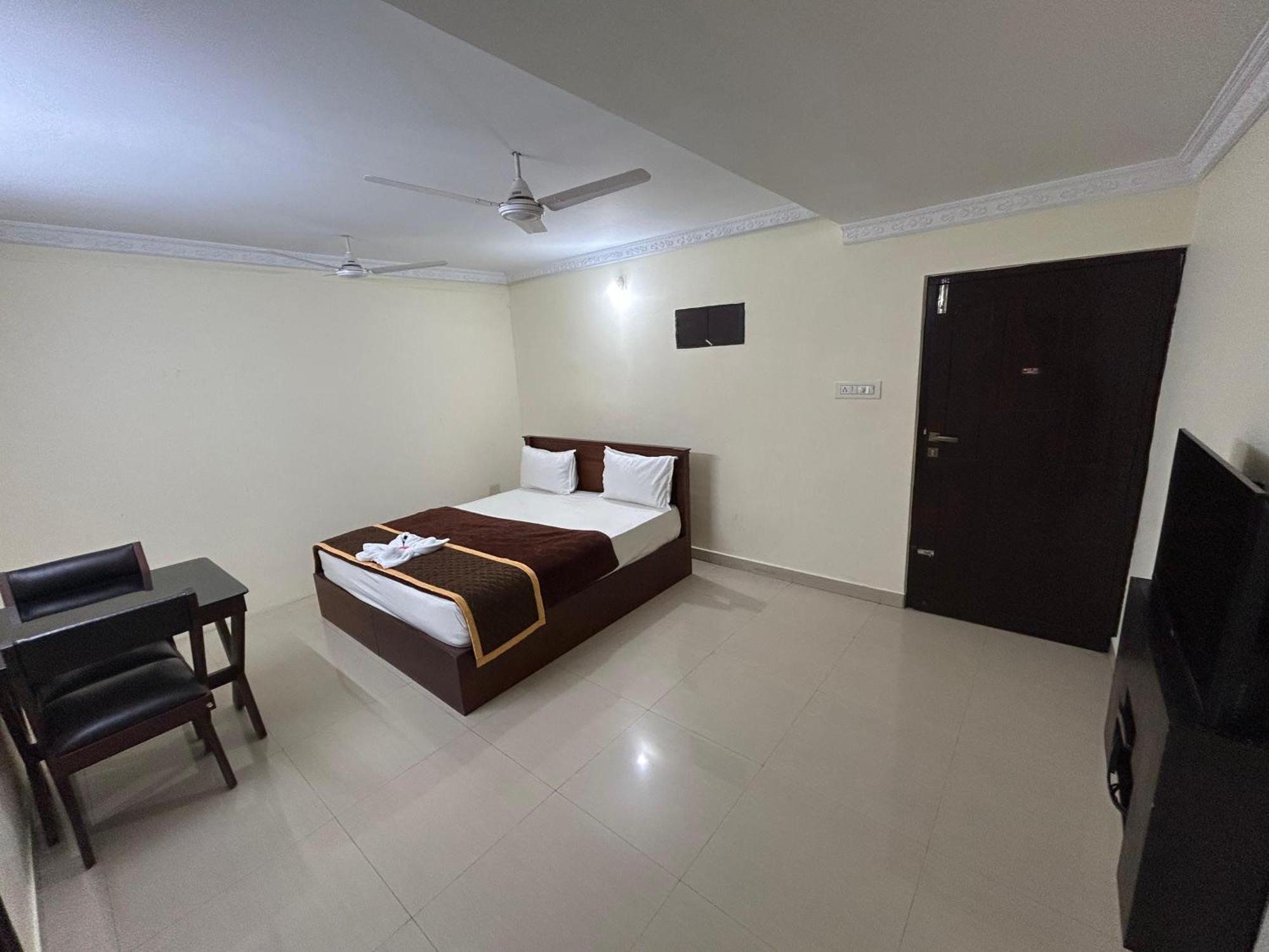 K V Suites Kochi Exterior foto